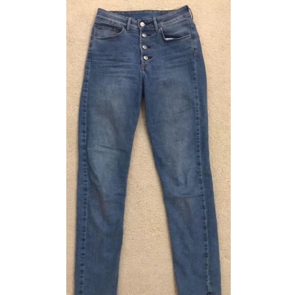 SOLD‼️H&m High rise button fly skinny jeans